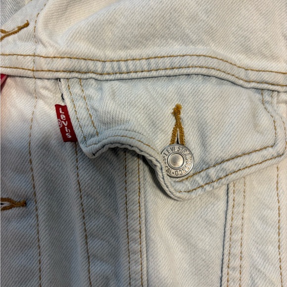 Women’s Light Blue Denim Jacket - Picture 4 of 10